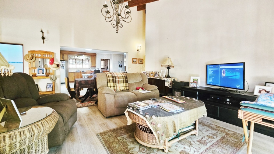 4 Bedroom Property for Sale in Three Rivers Proper Gauteng