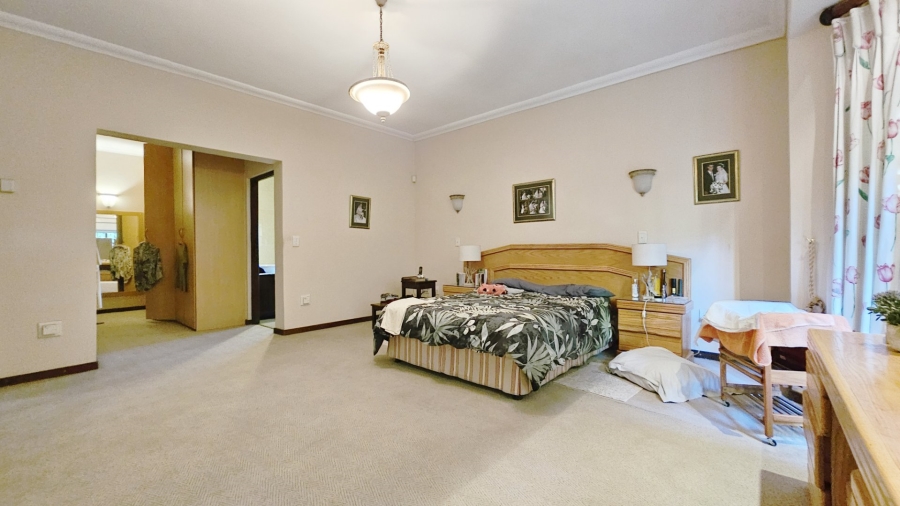 4 Bedroom Property for Sale in Three Rivers Proper Gauteng