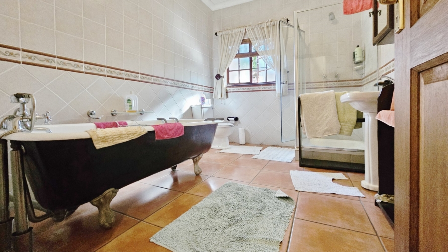 4 Bedroom Property for Sale in Three Rivers Proper Gauteng