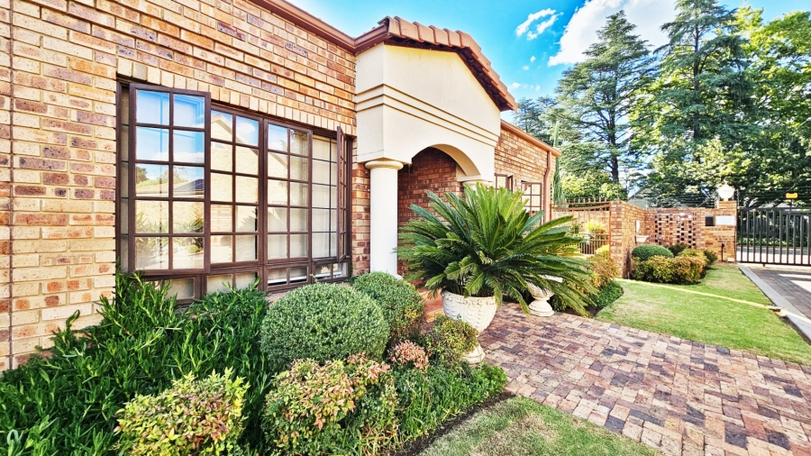 4 Bedroom Property for Sale in Three Rivers Proper Gauteng