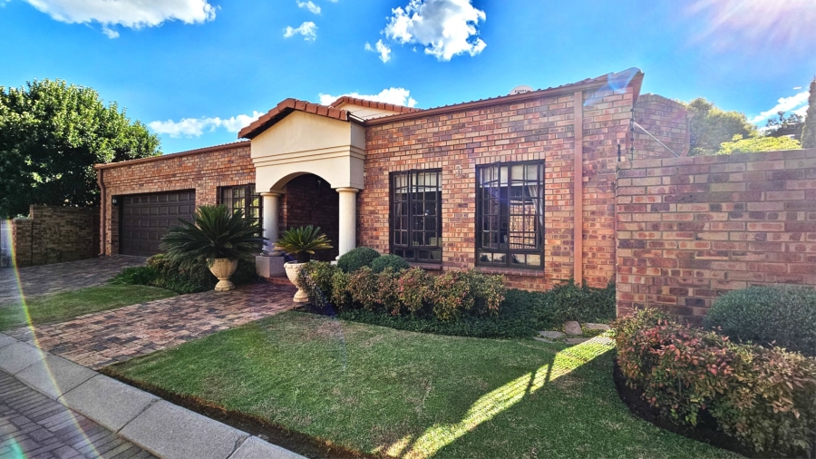 4 Bedroom Property for Sale in Three Rivers Proper Gauteng