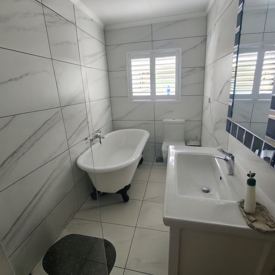 2 Bedroom Property for Sale in Faerie Glen Gauteng