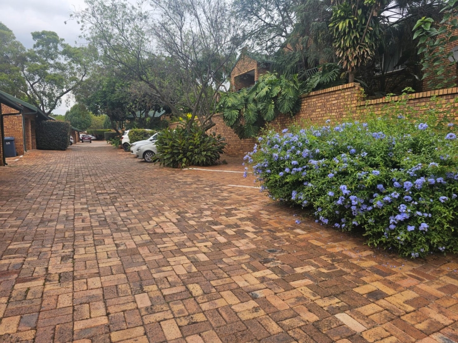 2 Bedroom Property for Sale in Faerie Glen Gauteng