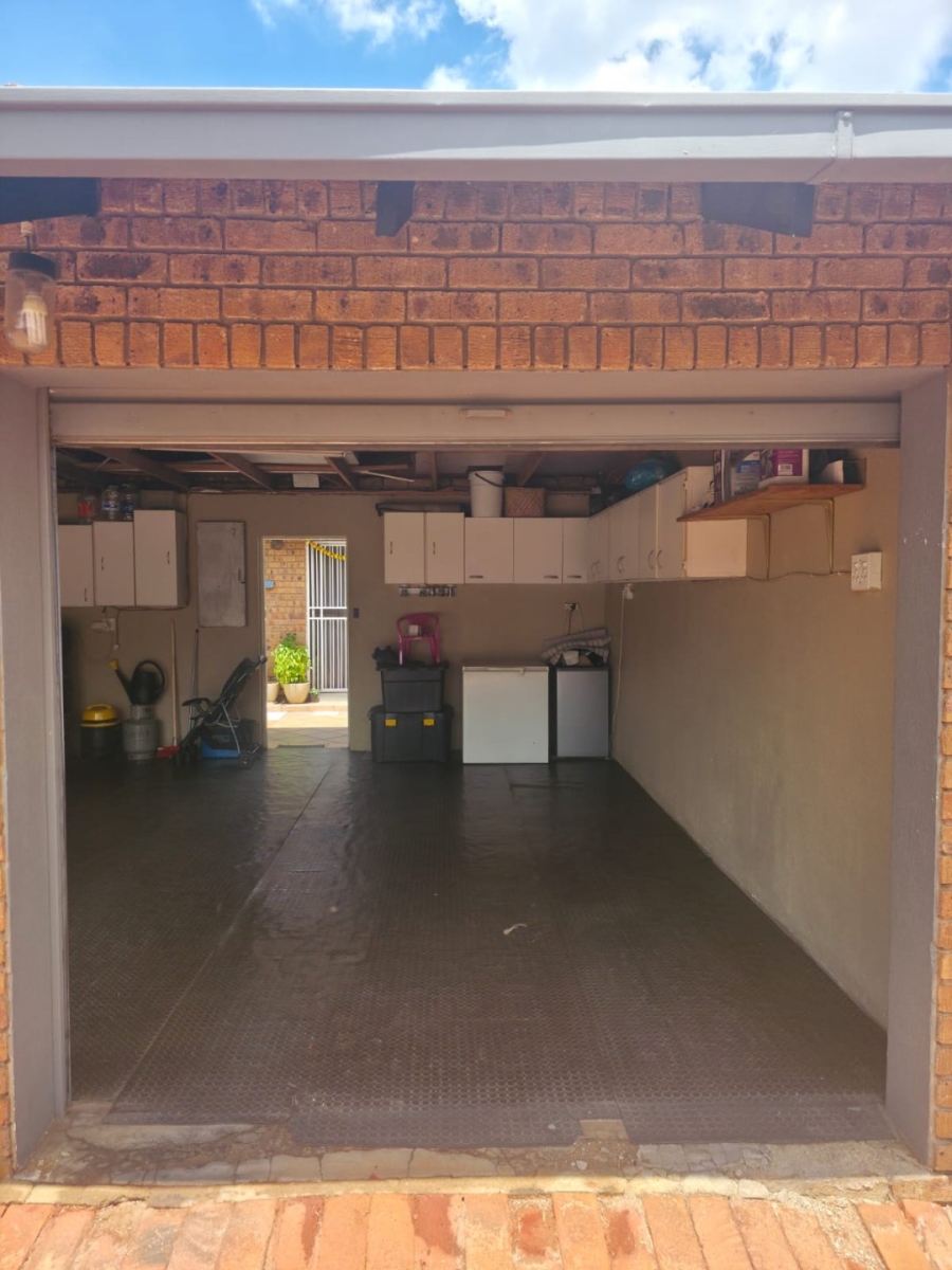 2 Bedroom Property for Sale in Norkem Park Gauteng