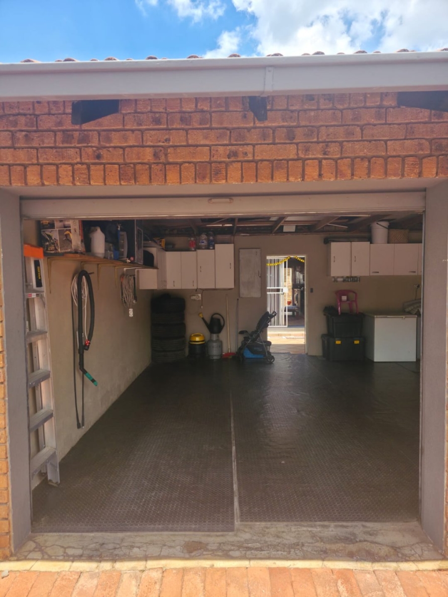 2 Bedroom Property for Sale in Norkem Park Gauteng