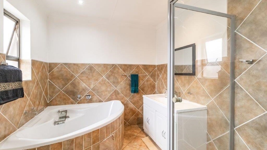 3 Bedroom Property for Sale in Brentwood Park AH Gauteng