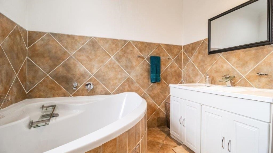 3 Bedroom Property for Sale in Brentwood Park AH Gauteng