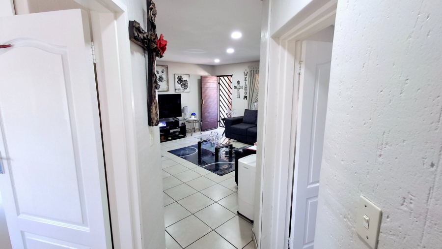 2 Bedroom Property for Sale in Vanderbijlpark SW 5 Gauteng