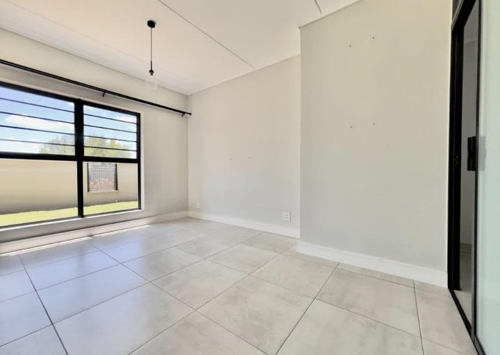 3 Bedroom Property for Sale in Waterfall Gauteng