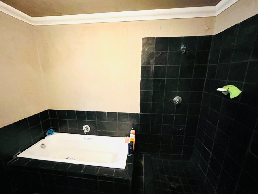 1 Bedroom Property for Sale in Erand Gardens Gauteng