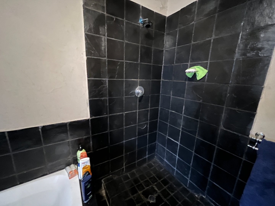 1 Bedroom Property for Sale in Erand Gardens Gauteng