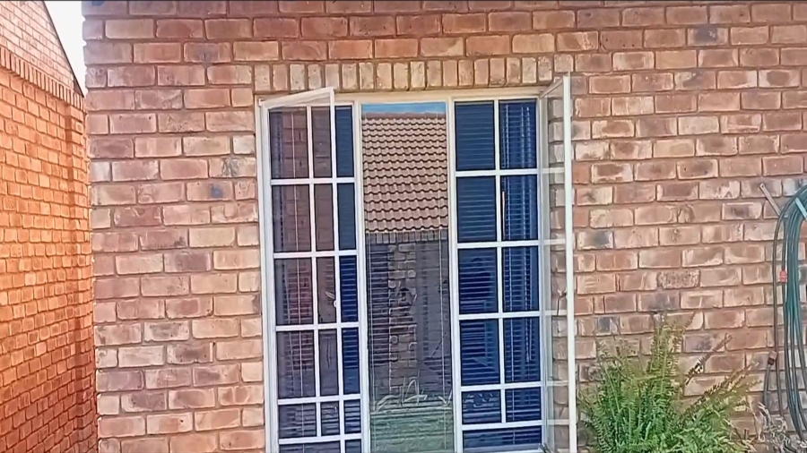2 Bedroom Property for Sale in Elardus Park Gauteng