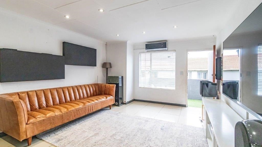 2 Bedroom Property for Sale in Glen Marais Gauteng