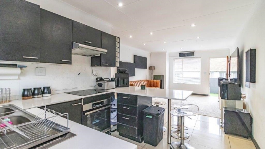 2 Bedroom Property for Sale in Glen Marais Gauteng