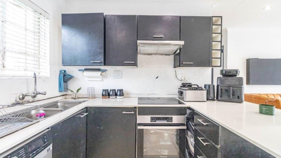 2 Bedroom Property for Sale in Glen Marais Gauteng