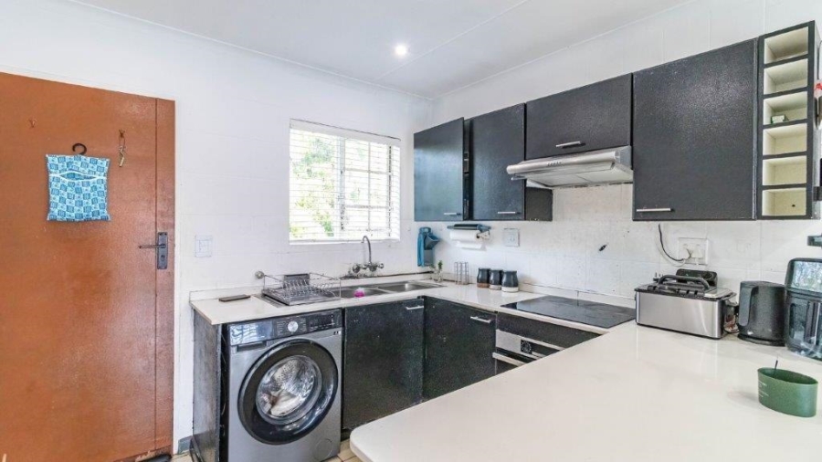 2 Bedroom Property for Sale in Glen Marais Gauteng