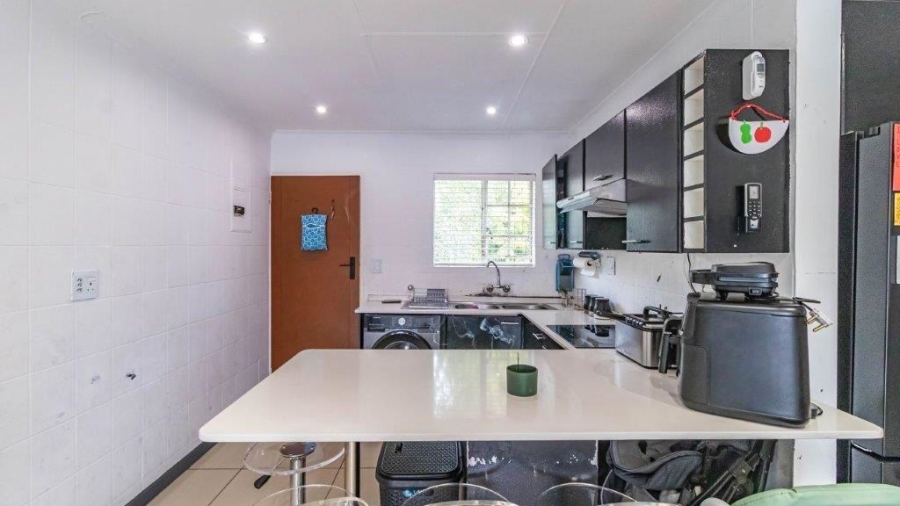 2 Bedroom Property for Sale in Glen Marais Gauteng