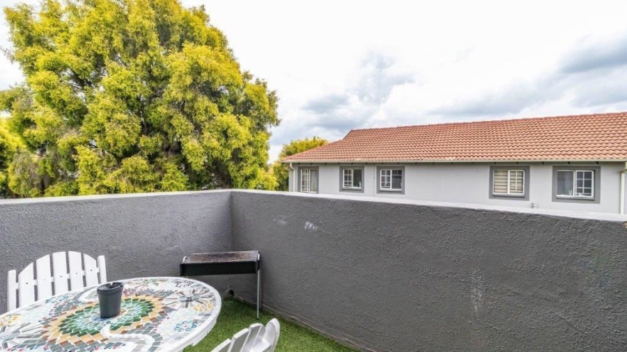 2 Bedroom Property for Sale in Glen Marais Gauteng