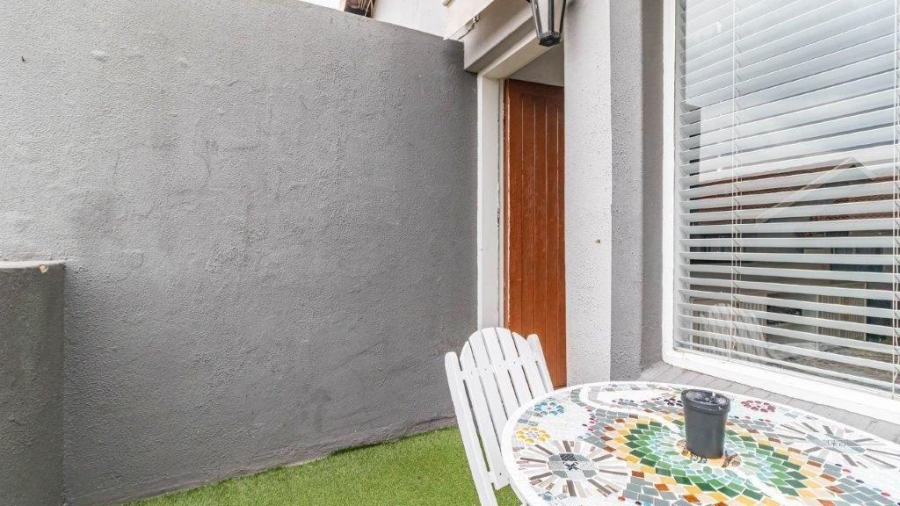 2 Bedroom Property for Sale in Glen Marais Gauteng