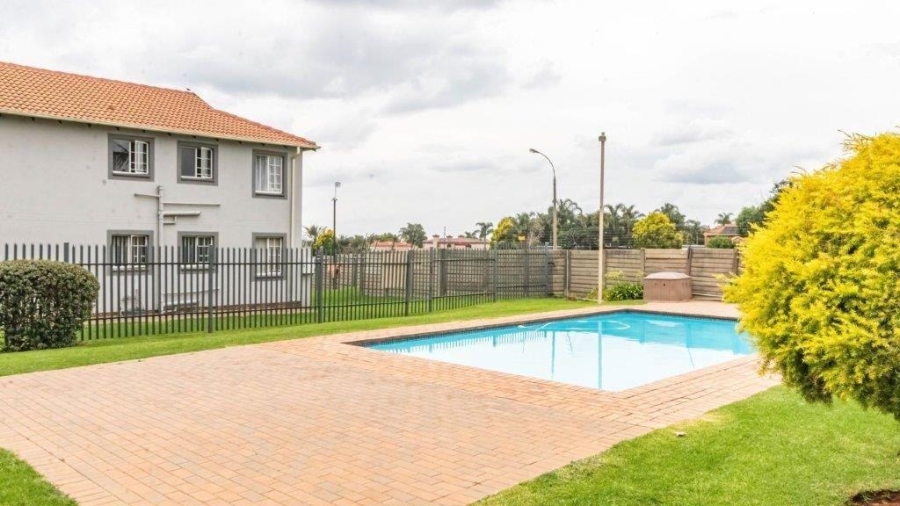 2 Bedroom Property for Sale in Glen Marais Gauteng