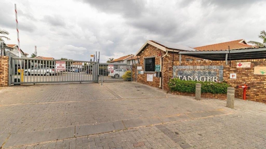 2 Bedroom Property for Sale in Glen Marais Gauteng