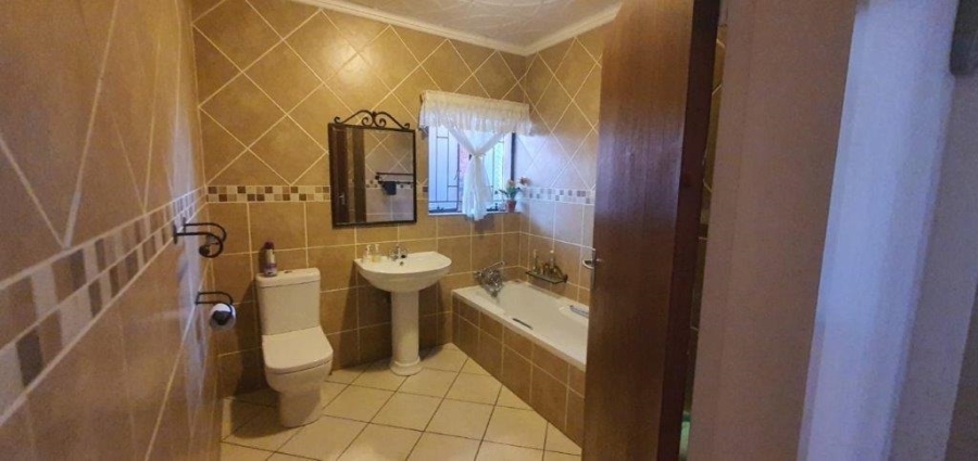 4 Bedroom Property for Sale in Mountain View Gauteng