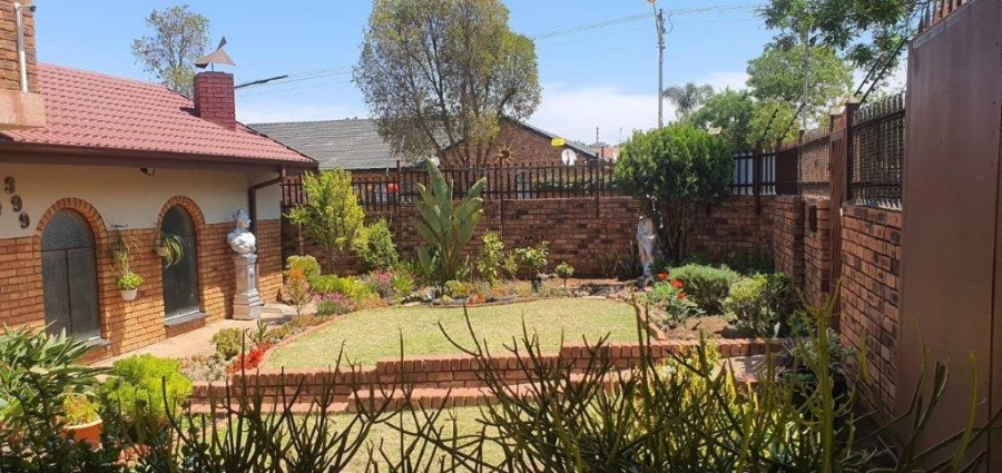 4 Bedroom Property for Sale in Mountain View Gauteng