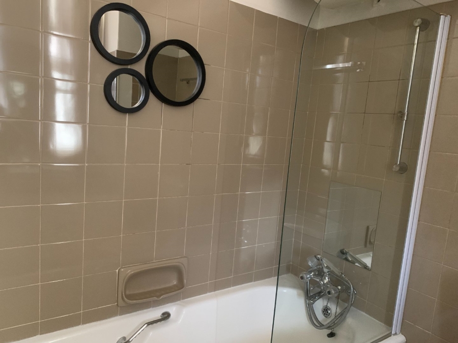 To Let 1 Bedroom Property for Rent in Groenkloof Gauteng