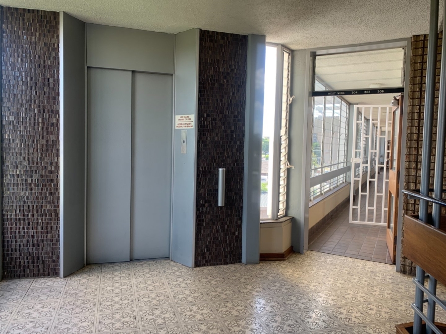 To Let 1 Bedroom Property for Rent in Groenkloof Gauteng