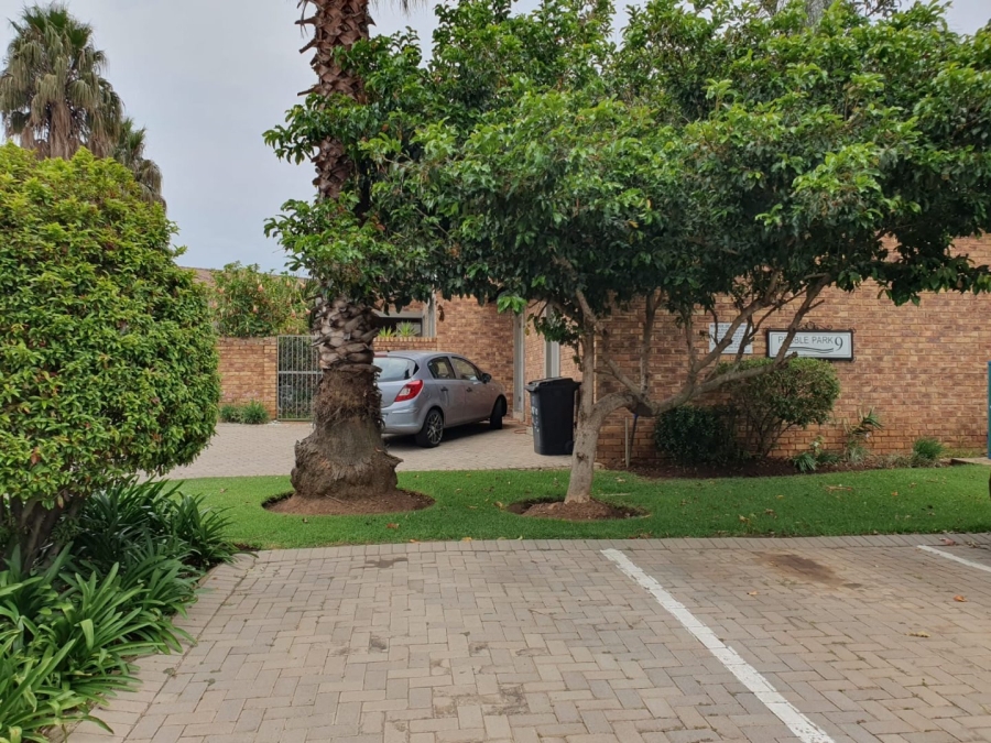 To Let 2 Bedroom Property for Rent in Greenstone Hill Gauteng