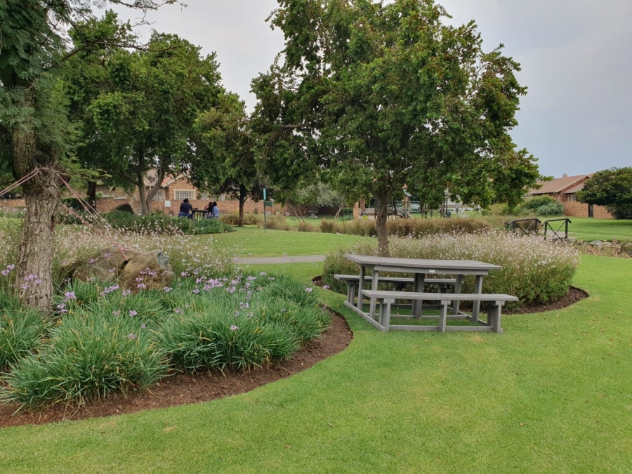 To Let 2 Bedroom Property for Rent in Greenstone Hill Gauteng