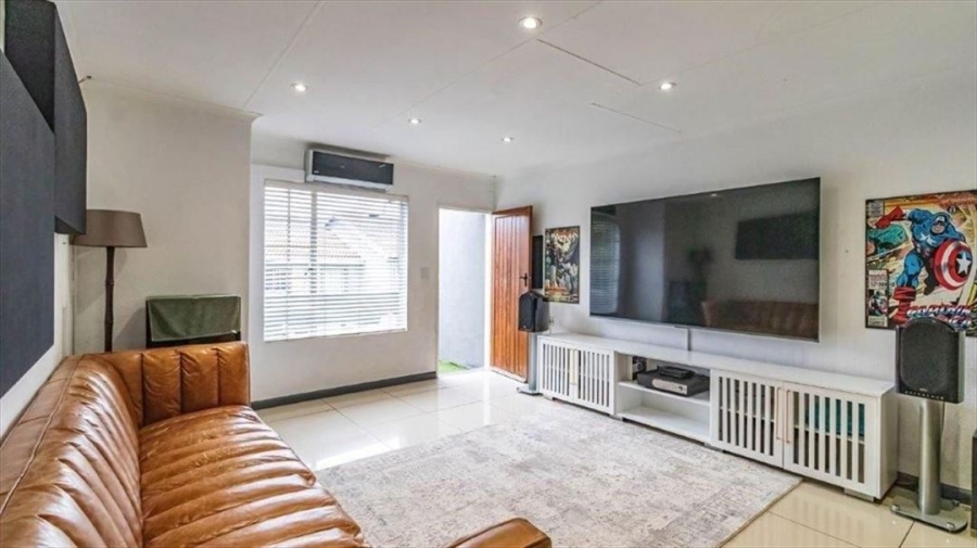 2 Bedroom Property for Sale in Glen Marais Gauteng