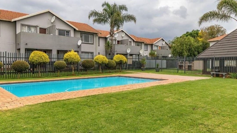 2 Bedroom Property for Sale in Glen Marais Gauteng