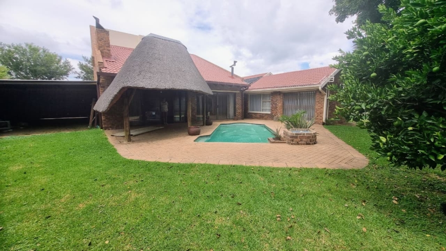 3 Bedroom Property for Sale in Falcon Ridge Gauteng