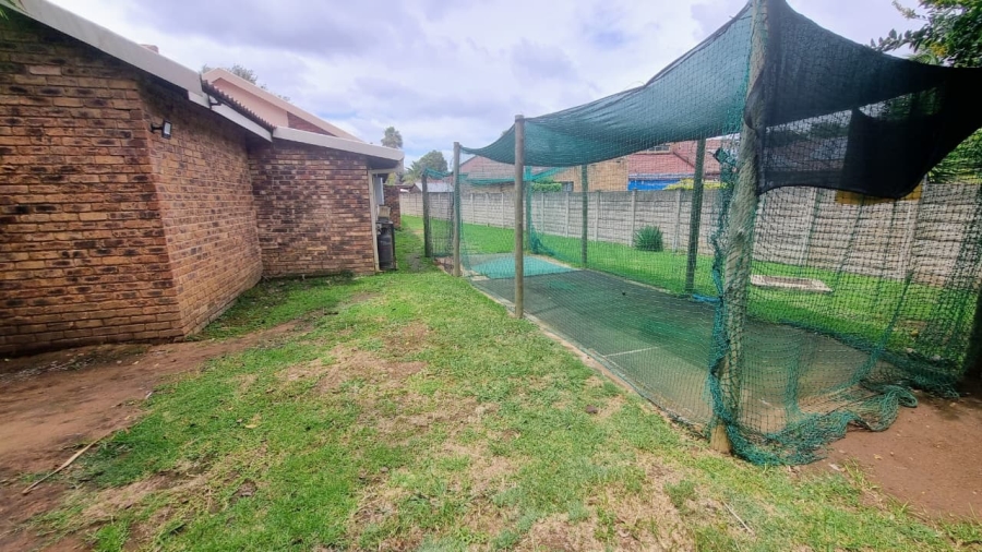 3 Bedroom Property for Sale in Falcon Ridge Gauteng