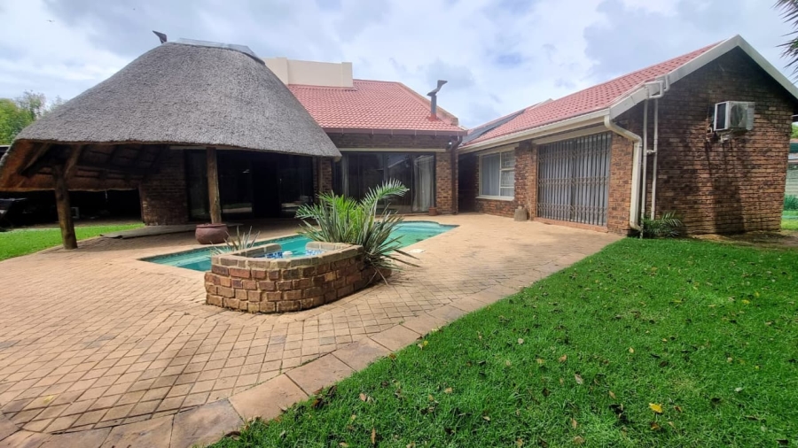 3 Bedroom Property for Sale in Falcon Ridge Gauteng