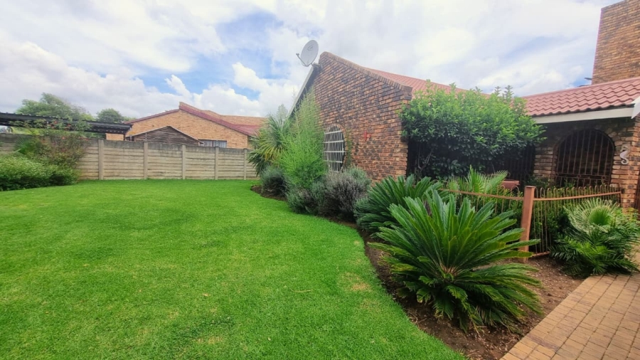 3 Bedroom Property for Sale in Falcon Ridge Gauteng