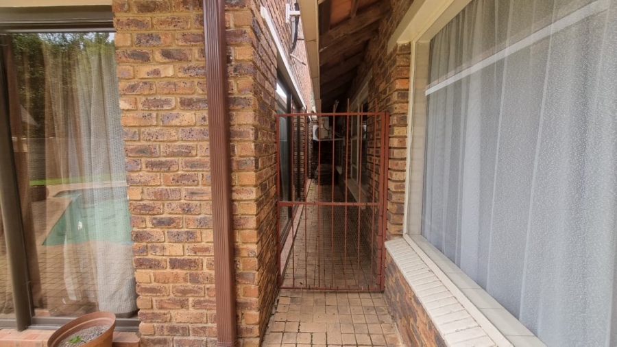3 Bedroom Property for Sale in Falcon Ridge Gauteng