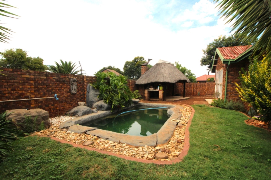 To Let 3 Bedroom Property for Rent in Rooihuiskraal North Gauteng