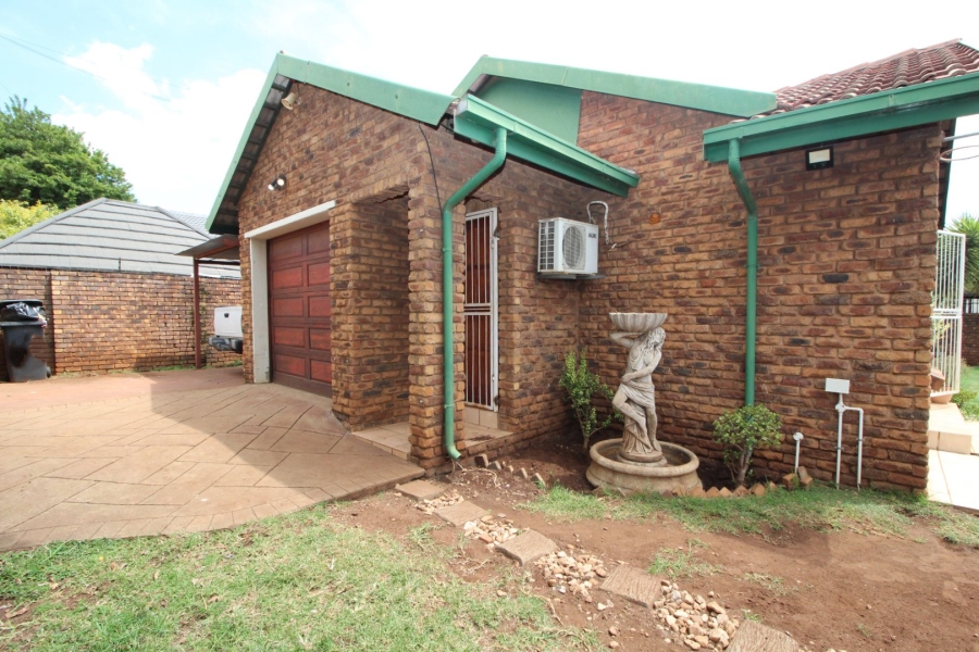 To Let 3 Bedroom Property for Rent in Rooihuiskraal North Gauteng