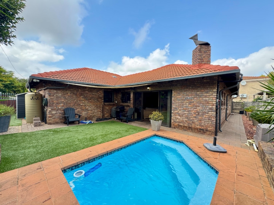 3 Bedroom Property for Sale in Pierre Van Ryneveld Gauteng