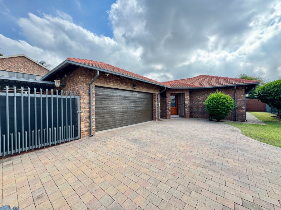 3 Bedroom Property for Sale in Pierre Van Ryneveld Gauteng