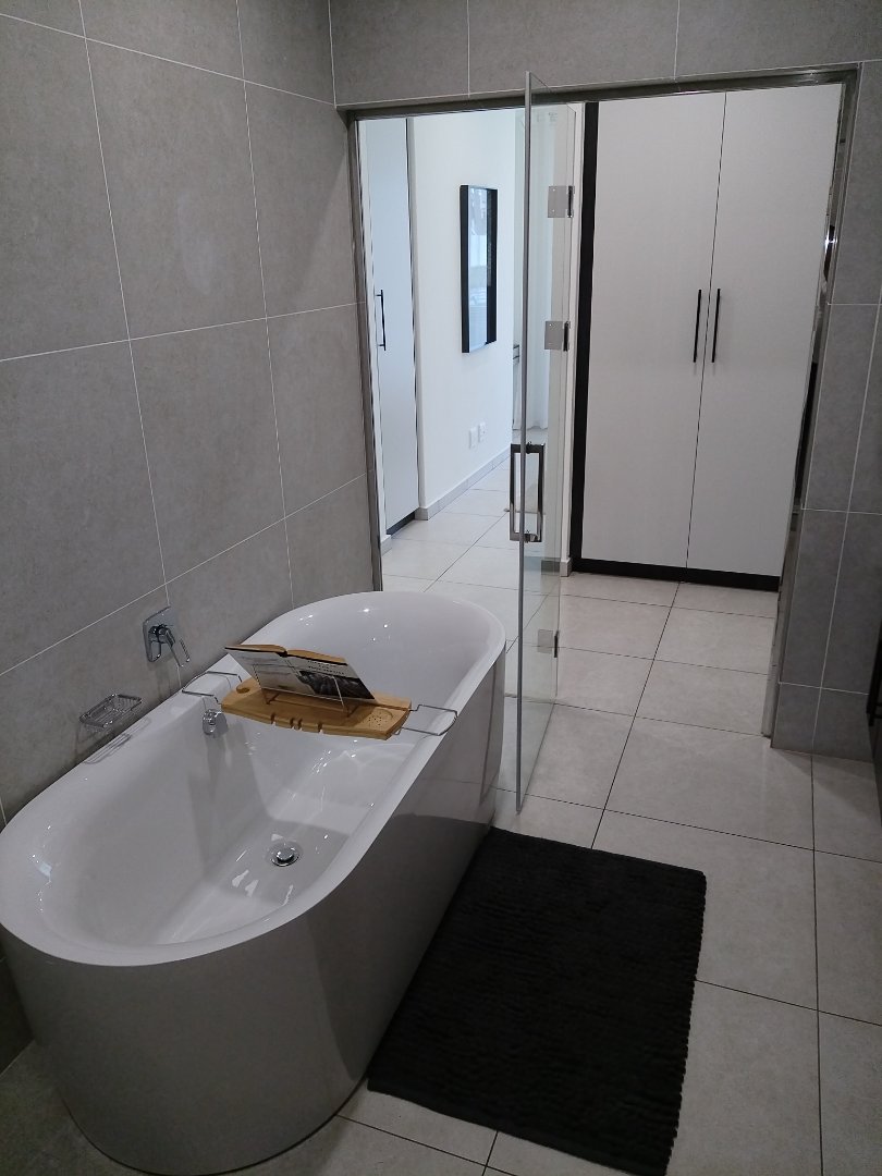 3 Bedroom Property for Sale in Greenstone Crest Gauteng