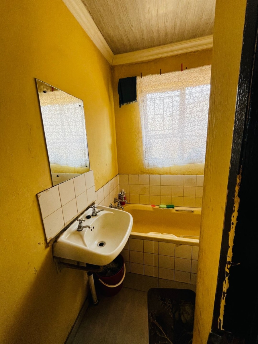 5 Bedroom Property for Sale in Maokeng Gauteng