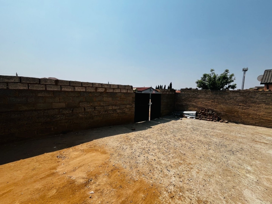 5 Bedroom Property for Sale in Maokeng Gauteng