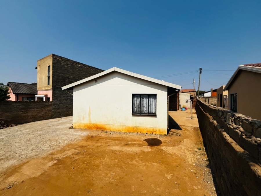 5 Bedroom Property for Sale in Maokeng Gauteng