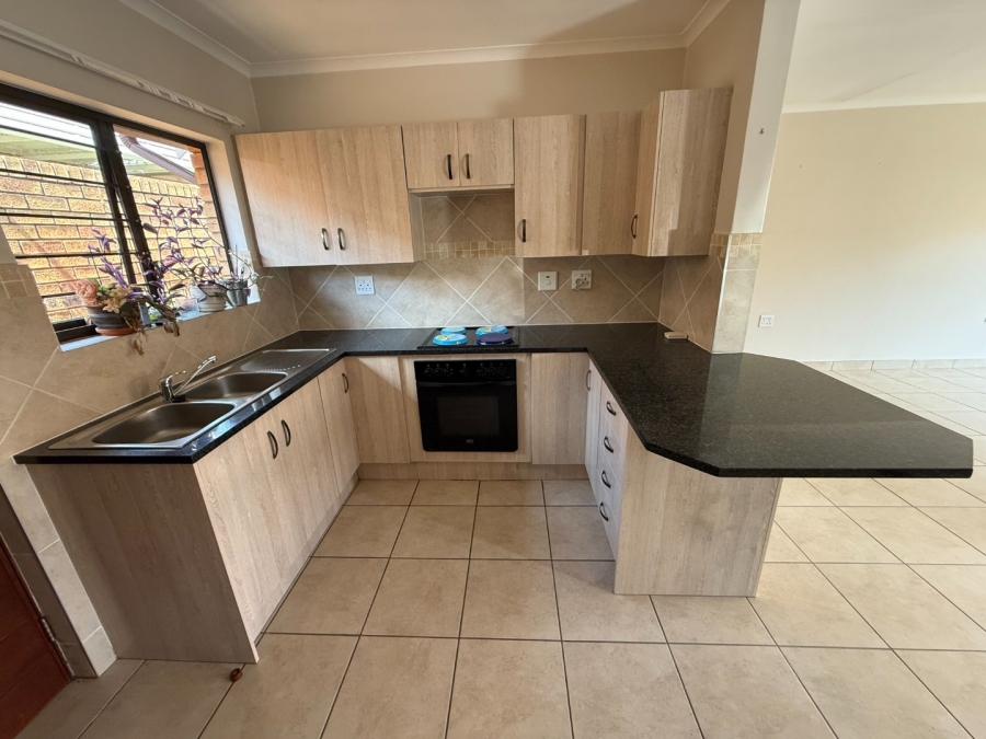 2 Bedroom Property for Sale in Eldoraigne Gauteng