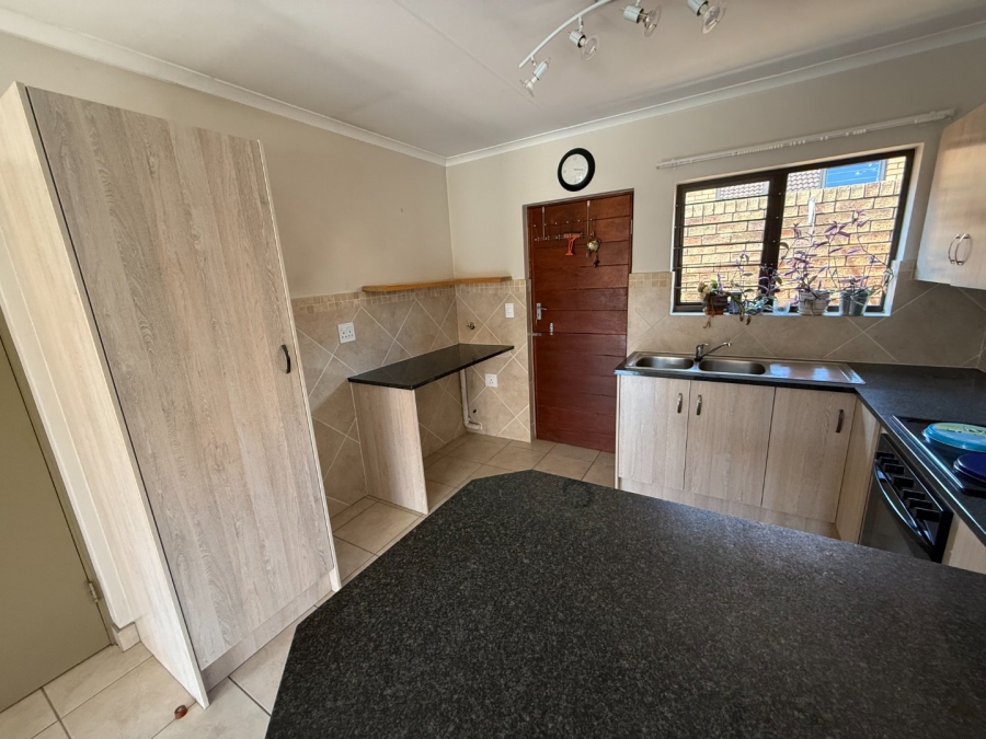 2 Bedroom Property for Sale in Eldoraigne Gauteng