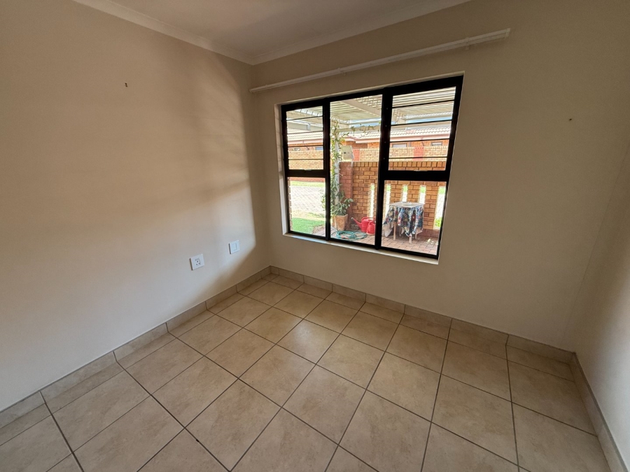 2 Bedroom Property for Sale in Eldoraigne Gauteng