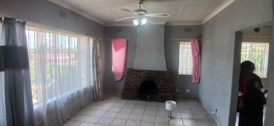 3 Bedroom Property for Sale in Linmeyer Gauteng